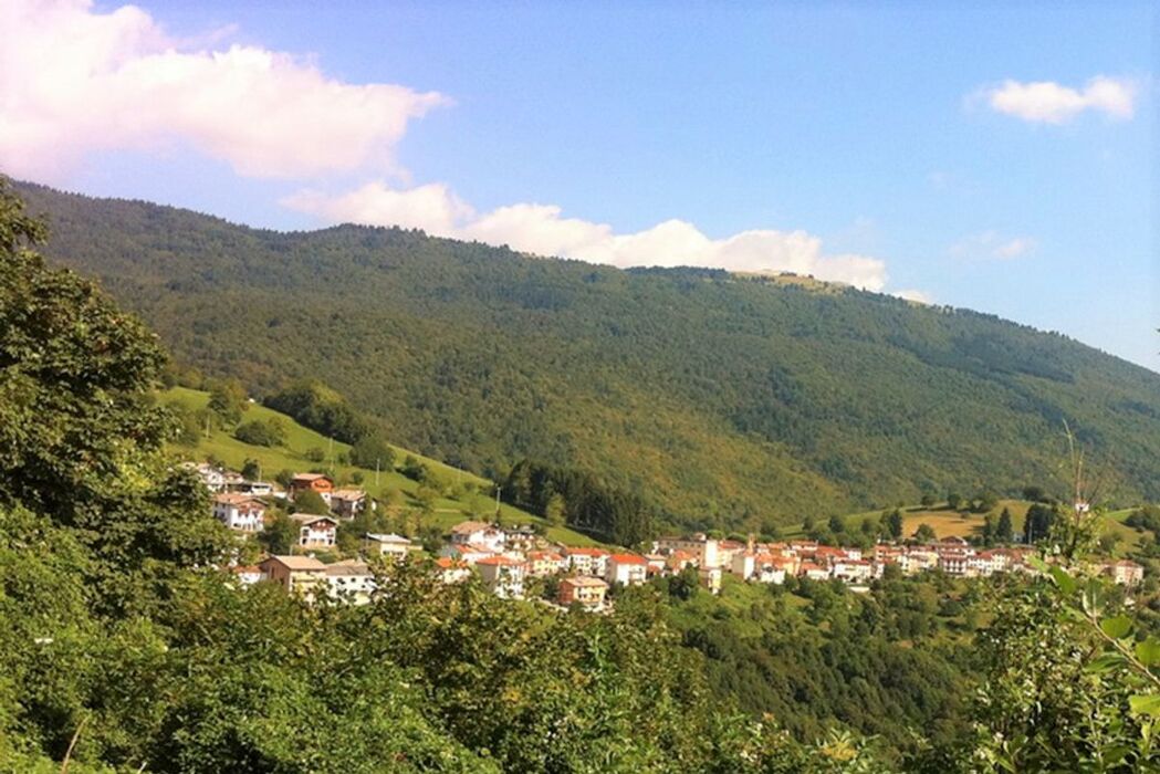 Valle dei Mulini: un Assaggio d'Olanda tra i Sette Comuni Valle dei Mulini: un Assaggio d'Olanda tra i Sette Comuni desktop picture