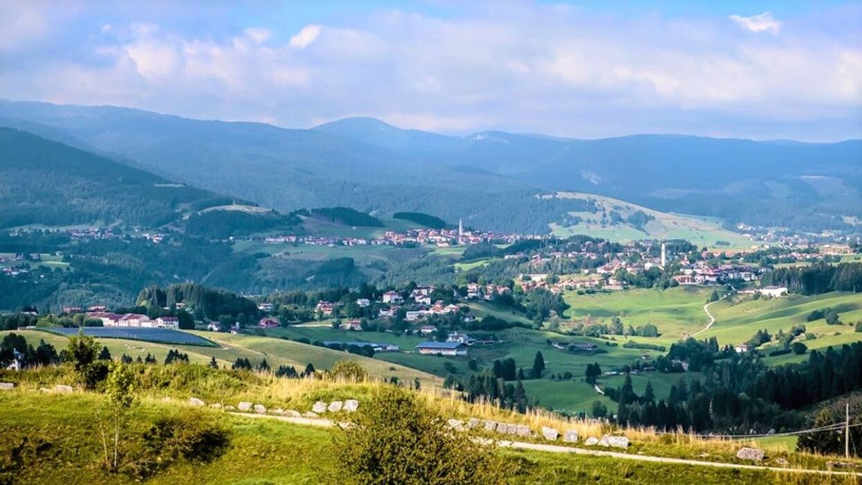 Valle dei Mulini: un Assaggio d'Olanda tra i Sette Comuni Valle dei Mulini: un Assaggio d'Olanda tra i Sette Comuni desktop picture