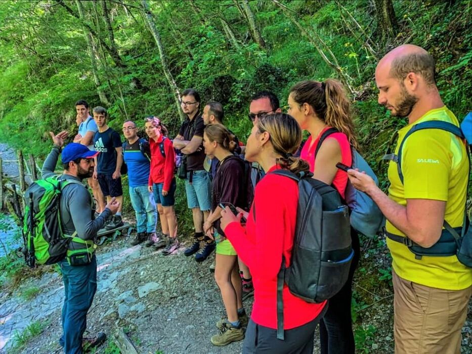 Trekking dalle Cascate della Rovinaccia al Borgo Fantasma di Berceto Trekking dalle Cascate della Rovinaccia al Borgo Fantasma di Berceto desktop picture