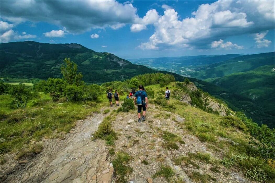 Trekking dalle Cascate della Rovinaccia al Borgo Fantasma di Berceto Trekking dalle Cascate della Rovinaccia al Borgo Fantasma di Berceto desktop picture