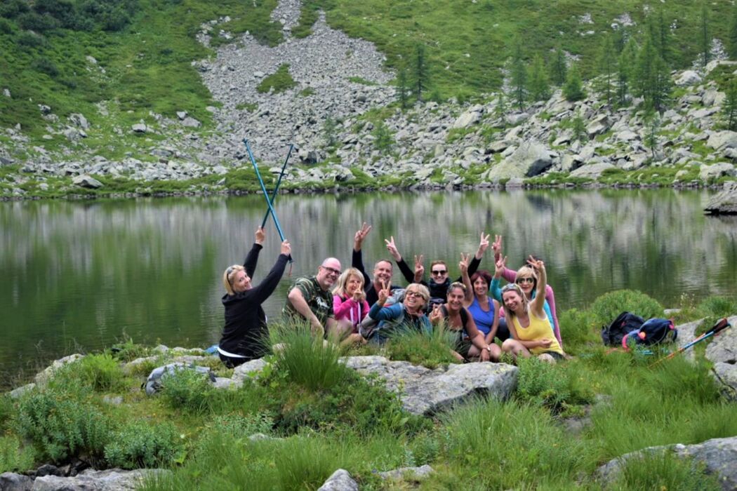 Trekking al Lago Afframont: Lo Specchio d’Acqua tra le Rocce Trekking al Lago Afframont: Lo Specchio d’Acqua tra le Rocce desktop picture
