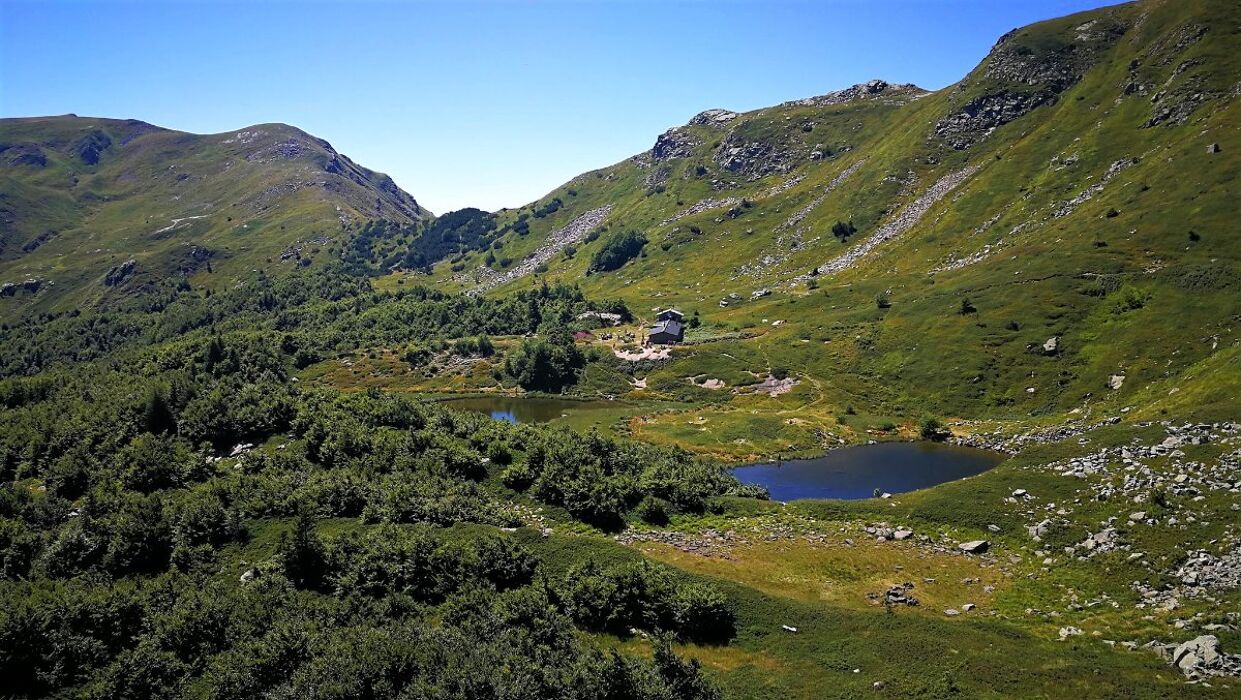 Itinerario tra Natura e Leggende: Dal Lago Nero al Passo di Annibale Itinerario tra Natura e Leggende: Dal Lago Nero al Passo di Annibale desktop picture