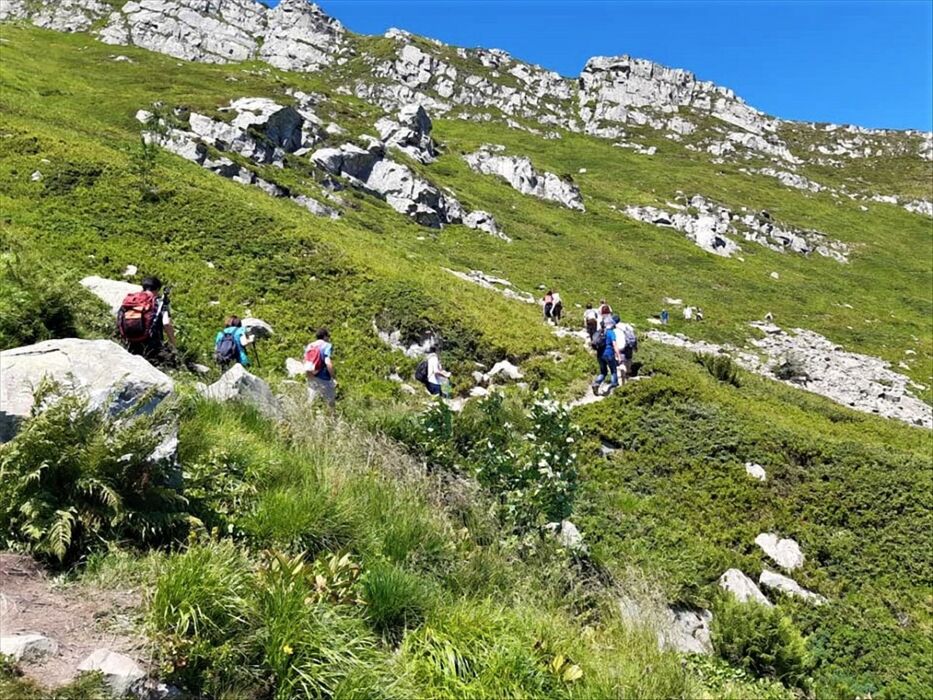 Itinerario tra Natura e Leggende: Dal Lago Nero al Passo di Annibale Itinerario tra Natura e Leggende: Dal Lago Nero al Passo di Annibale desktop picture