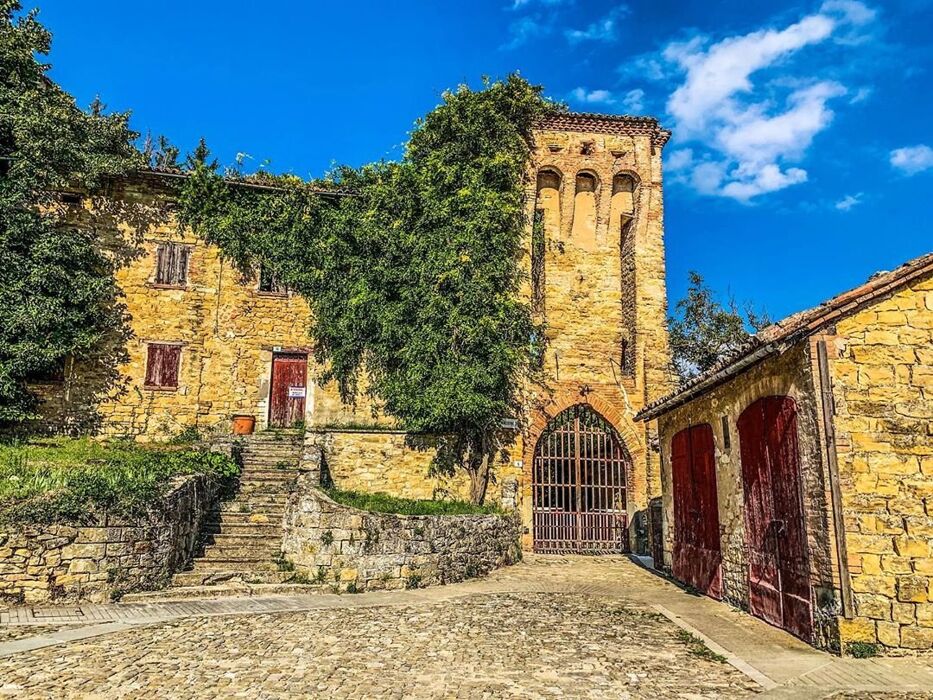 I Sentieri tra le Cascate del Bucamante e il Borgo di Monfestino I Sentieri tra le Cascate del Bucamante e il Borgo di Monfestino desktop picture