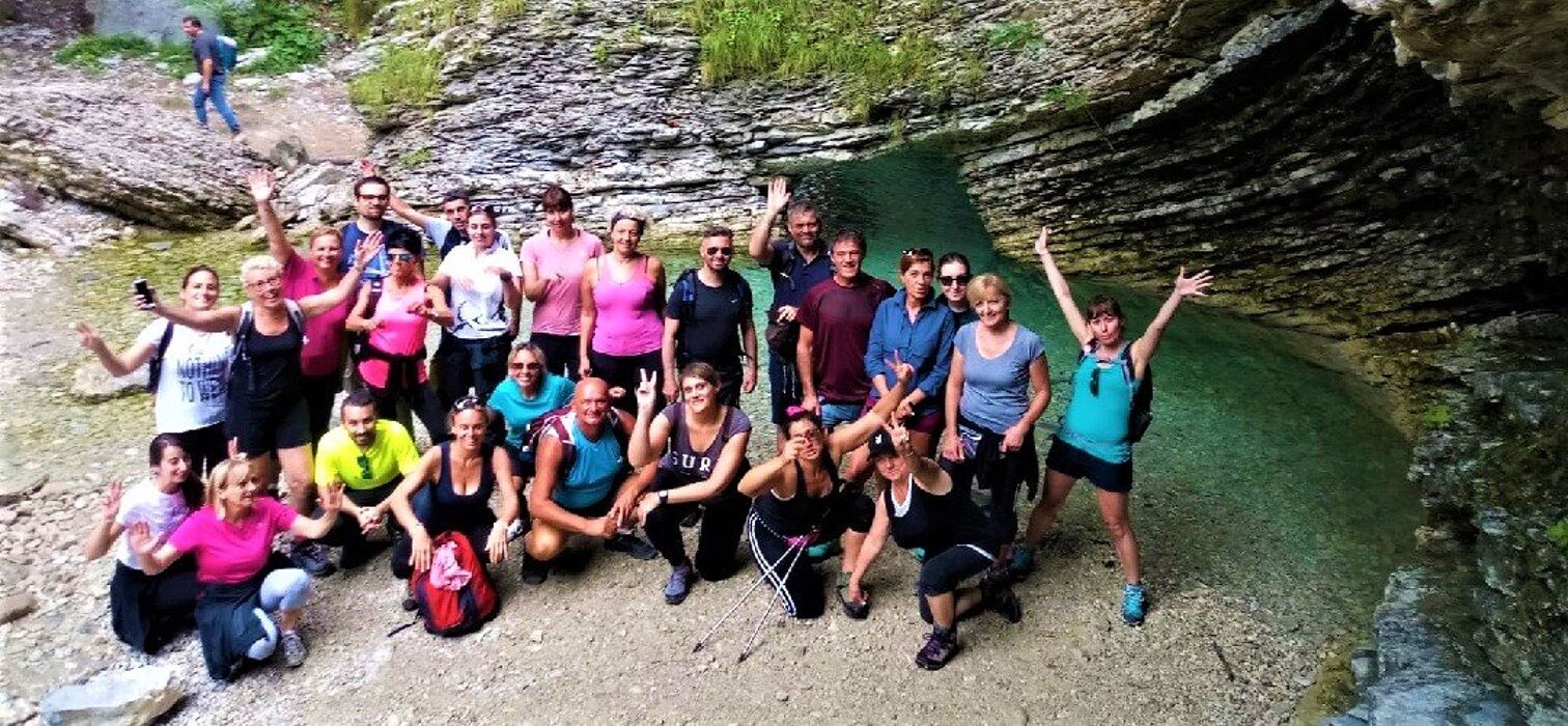 Trekking alla Grotta Azzurra di Mel, un Incantevole Angolo Segreto Trekking alla Grotta Azzurra di Mel, un Incantevole Angolo Segreto desktop picture