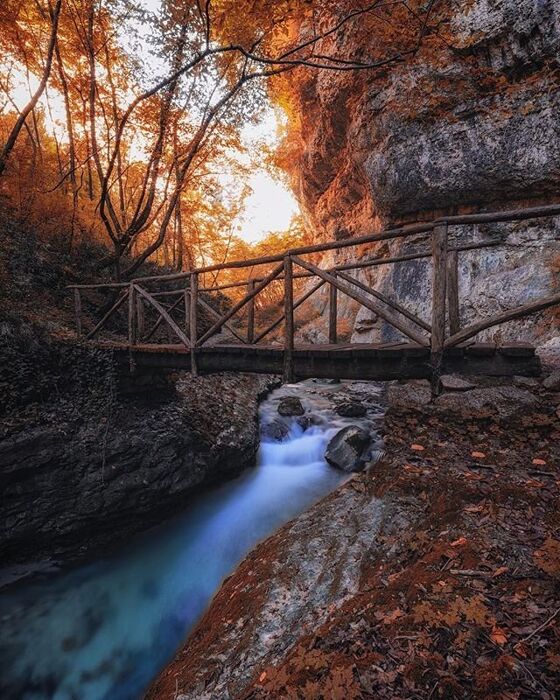 Da Decontra all’Eremo nella Roccia Da Decontra all’Eremo nella Roccia desktop picture