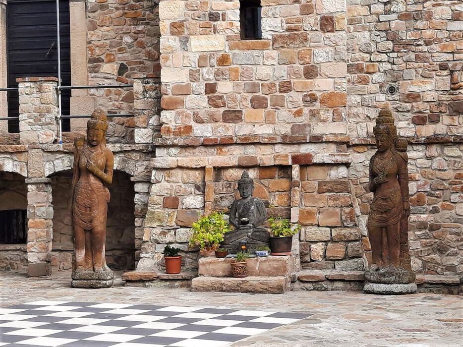 Un Percorso nella Storia: Dal Castello di Canossa al Borgo di Votigno Un Percorso nella Storia: Dal Castello di Canossa al Borgo di Votigno desktop picture