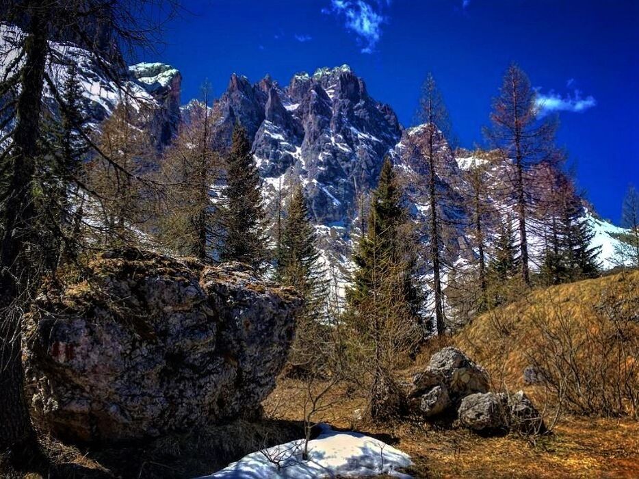 Tra la Val Pusteria e la Val Comelico: le innevate Malghe di Confine Tra la Val Pusteria e la Val Comelico: le innevate Malghe di Confine desktop picture