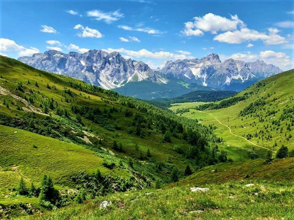 Tra la Val Pusteria e la Val Comelico: le innevate Malghe di Confine Tra la Val Pusteria e la Val Comelico: le innevate Malghe di Confine desktop picture