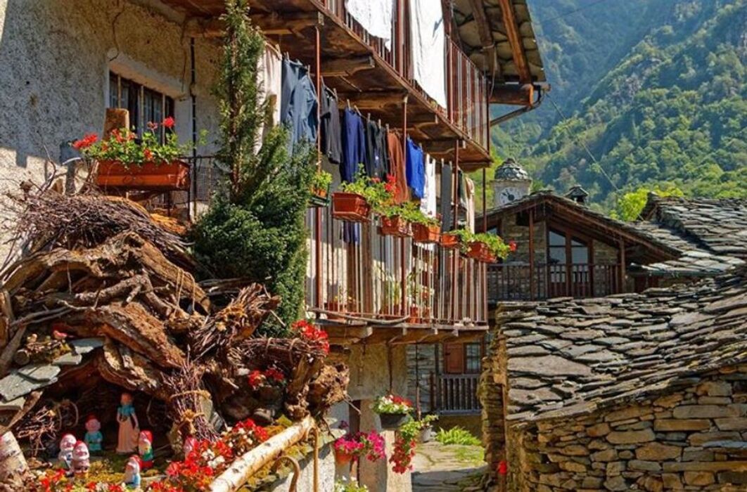 Vru': Quando un Borgo Alpino diventa Presepe Vru': Quando un Borgo Alpino diventa Presepe desktop picture