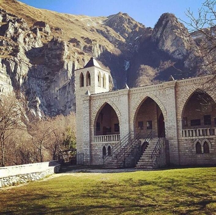 Le Gole dell’Infernaccio e l'Eremo di San Leonardo Le Gole dell’Infernaccio e l'Eremo di San Leonardo desktop picture