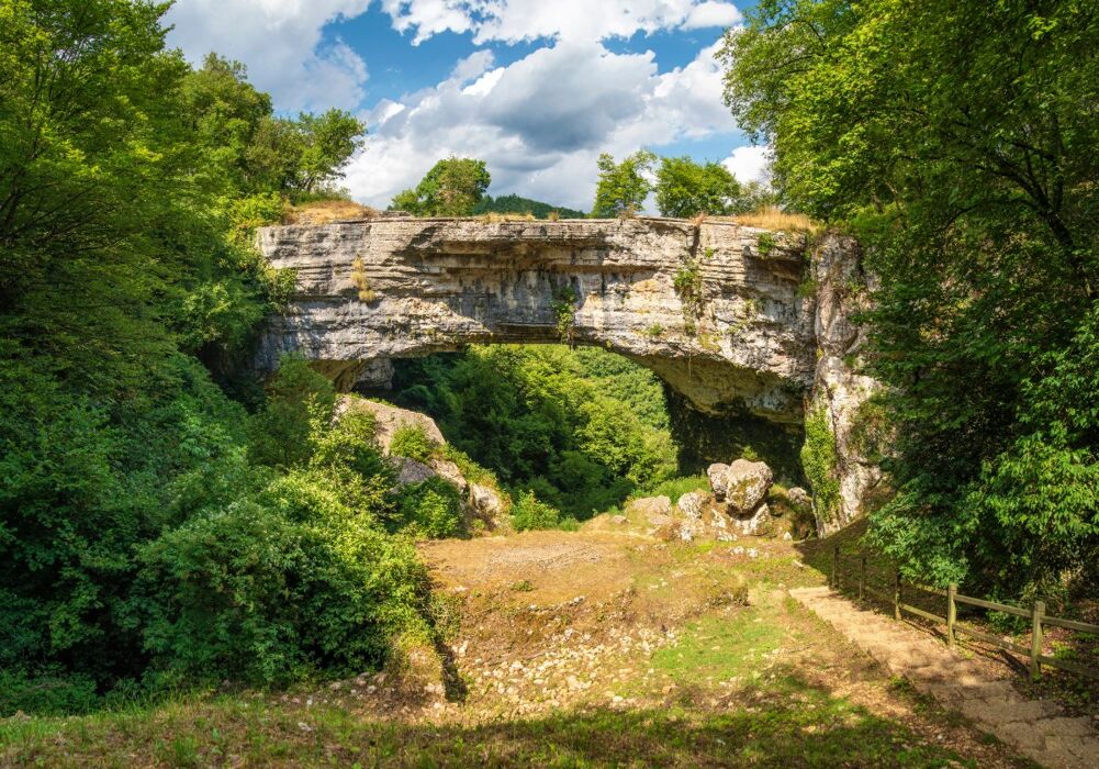 Escursione al Ponte di Veja: Il Monumento di Pietra e Acqua Escursione al Ponte di Veja: Il Monumento di Pietra e Acqua desktop picture