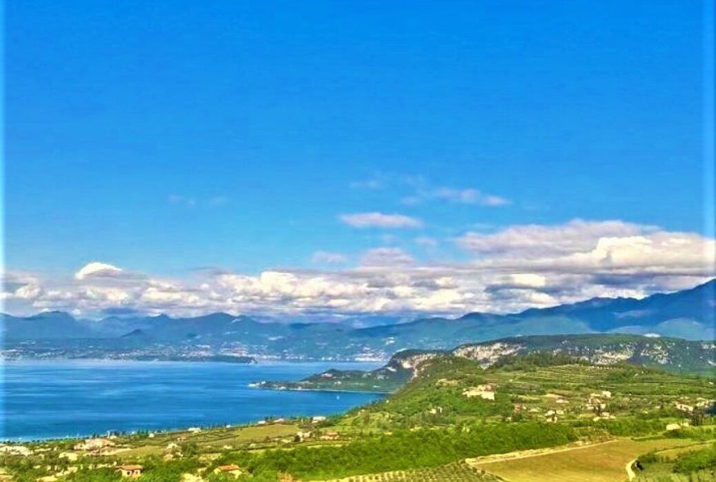 In Val Sorda: Il Bunker Vista Garda sul Monte Moscal In Val Sorda: Il Bunker Vista Garda sul Monte Moscal desktop picture