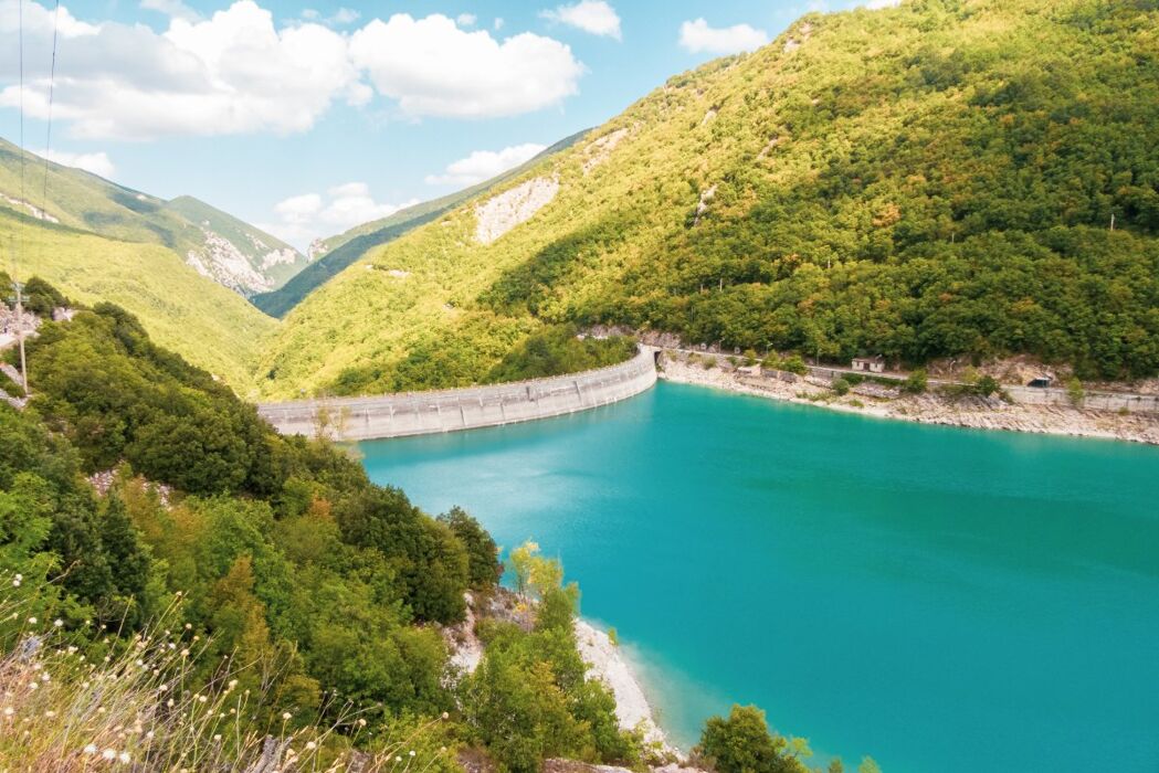 Escursione tra le Lame Rosse: Il Canyon delle Marche Escursione tra le Lame Rosse: Il Canyon delle Marche desktop picture