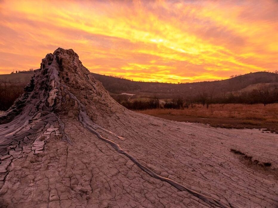 Trekking Serale alle Salse di Nirano, i Vulcani d'argilla del Modenese Trekking Serale alle Salse di Nirano, i Vulcani d'argilla del Modenese desktop picture