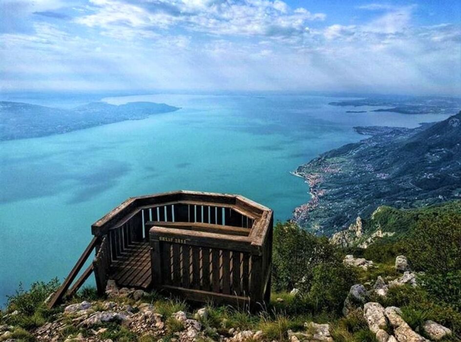 Il Garda dalla Cima del Monte Comèr e l’Eremo di S. Valentino Il Garda dalla Cima del Monte Comèr e l’Eremo di S. Valentino desktop picture