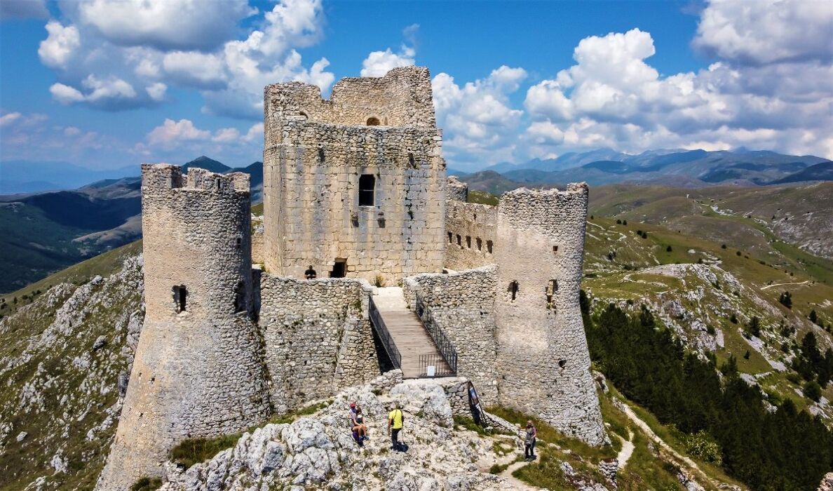 Escursione a Rocca Calascio Escursione a Rocca Calascio desktop picture