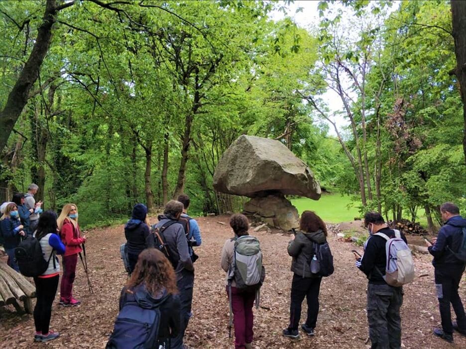 Camminata da Torno a Montepiatto: I Massi Avelli e la Pietra Pendula Camminata da Torno a Montepiatto: I Massi Avelli e la Pietra Pendula desktop picture