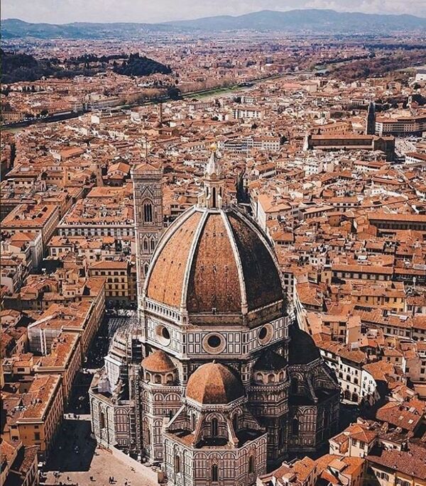 Event card Firenze e Dante Alighieri: un tuffo nel passato per rievocare la figura del Sommo Poeta cover image