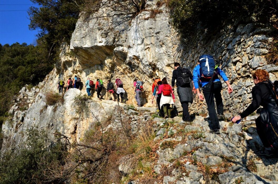 Emozionante Camminata dalla Forra di Campione a Pieve di Tremosine Emozionante Camminata dalla Forra di Campione a Pieve di Tremosine desktop picture