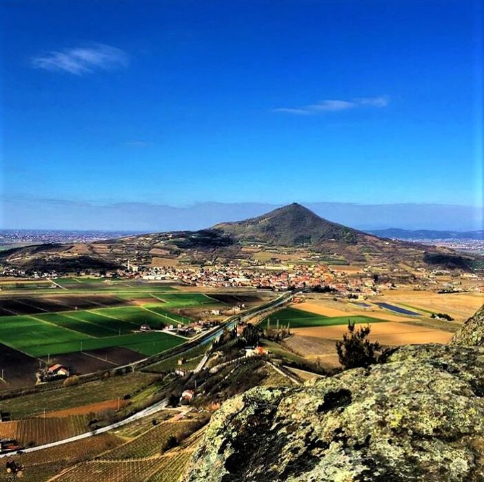 Il Buso dei Briganti, scorci unici e leggende misteriose dal Monte Cinto Il Buso dei Briganti, scorci unici e leggende misteriose dal Monte Cinto desktop picture