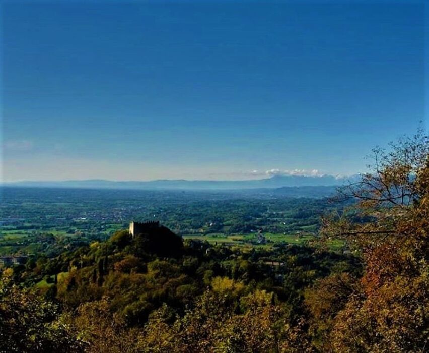 Asolo e i Colli Trevigiani: Camminata tra Natura e Rievocazioni Letterarie Asolo e i Colli Trevigiani: Camminata tra Natura e Rievocazioni Letterarie desktop picture