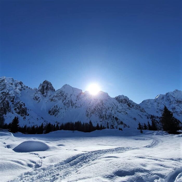La Conca dei Campelli con Vista sulle Orobie Bergamasche La Conca dei Campelli con Vista sulle Orobie Bergamasche desktop picture