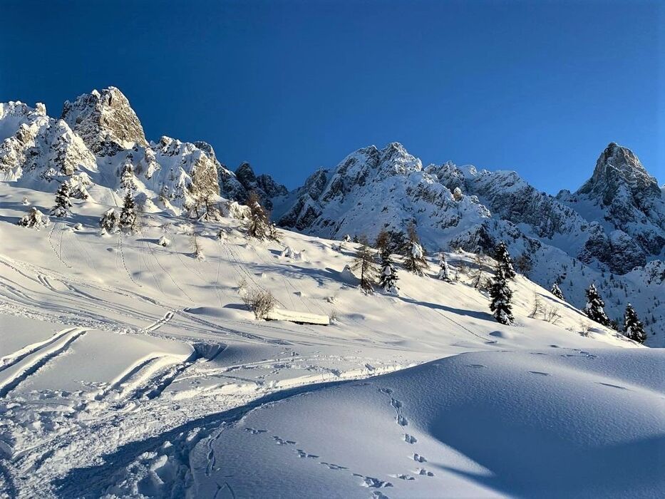La Conca dei Campelli con Vista sulle Orobie Bergamasche La Conca dei Campelli con Vista sulle Orobie Bergamasche desktop picture