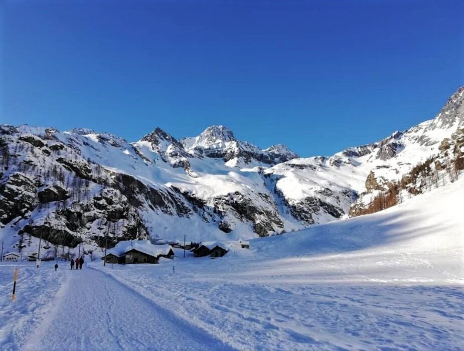Un'affascinante Ciaspolata nella natura selvaggia delle Valli di Lanzo Un'affascinante Ciaspolata nella natura selvaggia delle Valli di Lanzo desktop picture