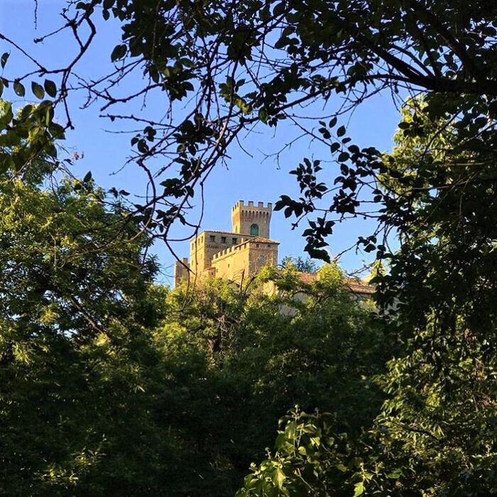 Nelle Terre del Frignano, il Castello di Montecuccolo e gli scenari dell’Appennino Emiliano Nelle Terre del Frignano, il Castello di Montecuccolo e gli scenari dell’Appennino Emiliano desktop picture