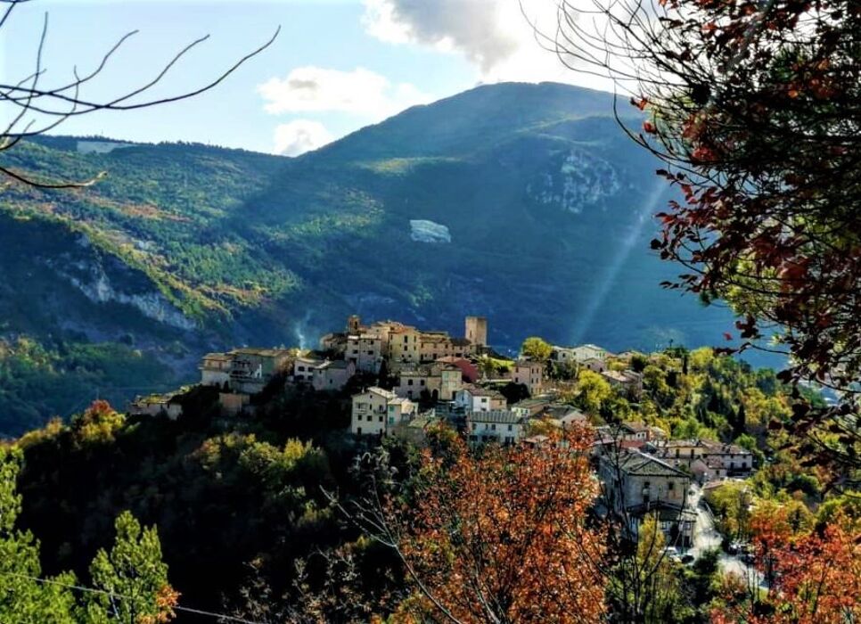 Il Sentiero dell’Aquila, Paesaggi Incantevoli tra i Fiumi Esino e Sentino Il Sentiero dell’Aquila, Paesaggi Incantevoli tra i Fiumi Esino e Sentino desktop picture