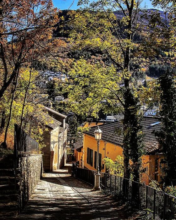 Trekking a Montecreto: tra suggestive miniere e tesori paesaggistici Trekking a Montecreto: tra suggestive miniere e tesori paesaggistici desktop picture