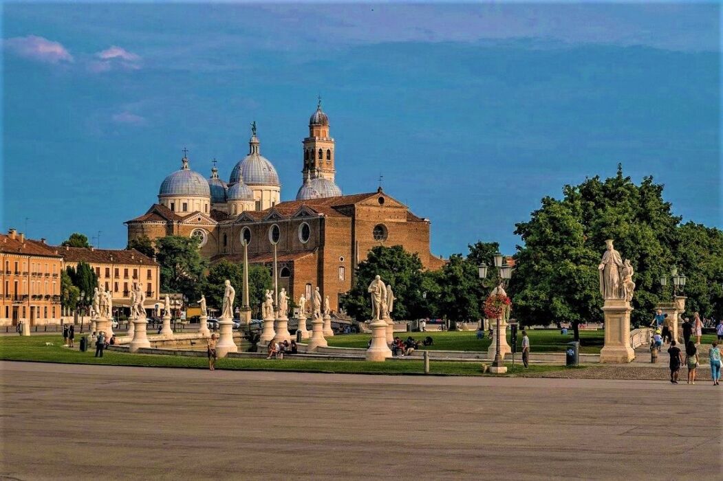 Tour Guidato di Padova: L’Orto Botanico e la Magia di Prato della Valle Tour Guidato di Padova: L’Orto Botanico e la Magia di Prato della Valle desktop picture