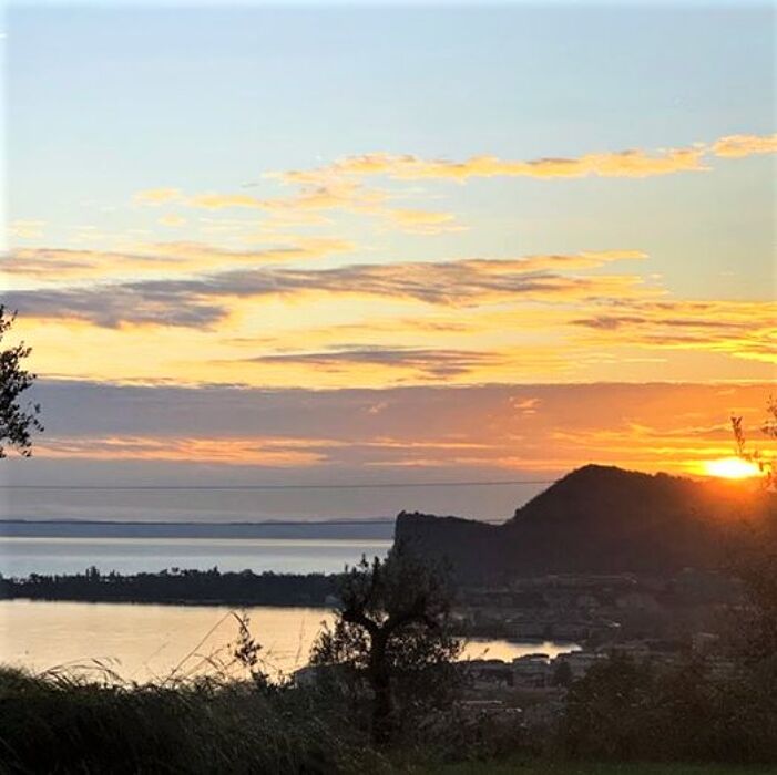 Magica Escursione al Tramonto: La Rocca di Manerba Magica Escursione al Tramonto: La Rocca di Manerba desktop picture
