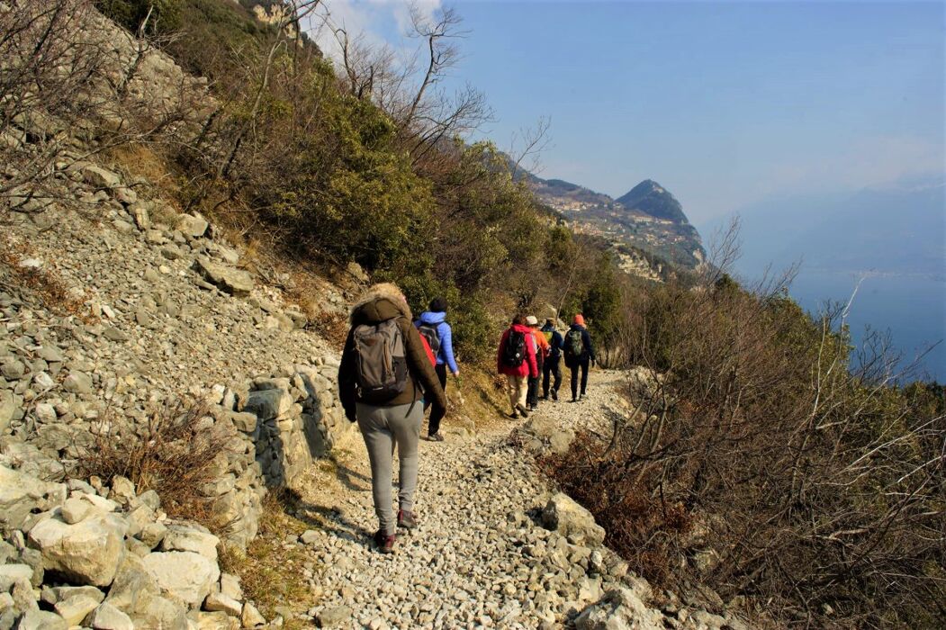 I Sentieri sulla Riviera Gardesana: tra borgate e scorci mozzafiato I Sentieri sulla Riviera Gardesana: tra borgate e scorci mozzafiato desktop picture