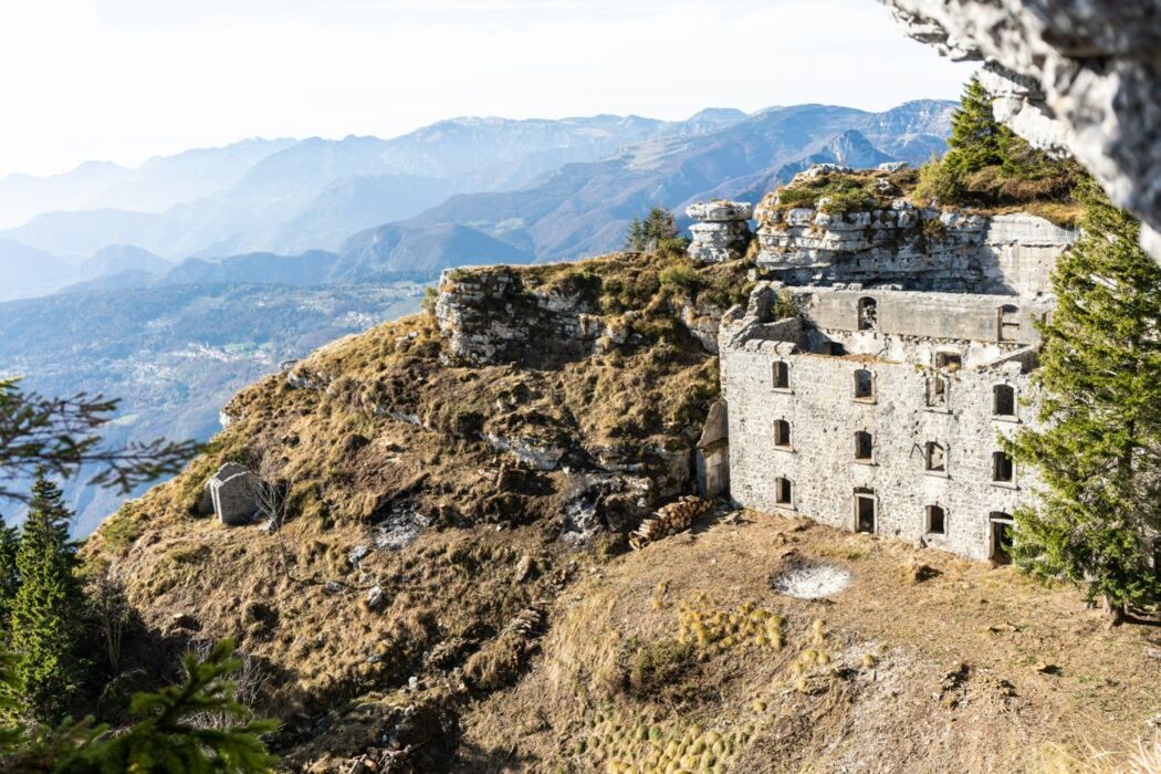 Escursione al Monte Campolongo con Vista sulla Valdastico Escursione al Monte Campolongo con Vista sulla Valdastico desktop picture