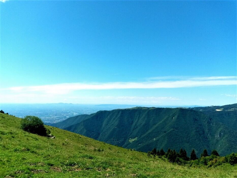 Il Fascino dei Colli Alti: Escursione a Contatto con la Storia Il Fascino dei Colli Alti: Escursione a Contatto con la Storia desktop picture