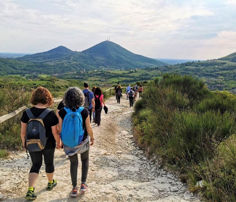 Camminata al Pianoro del Mottolone, il balcone sui Colli Euganei Camminata al Pianoro del Mottolone, il balcone sui Colli Euganei desktop picture