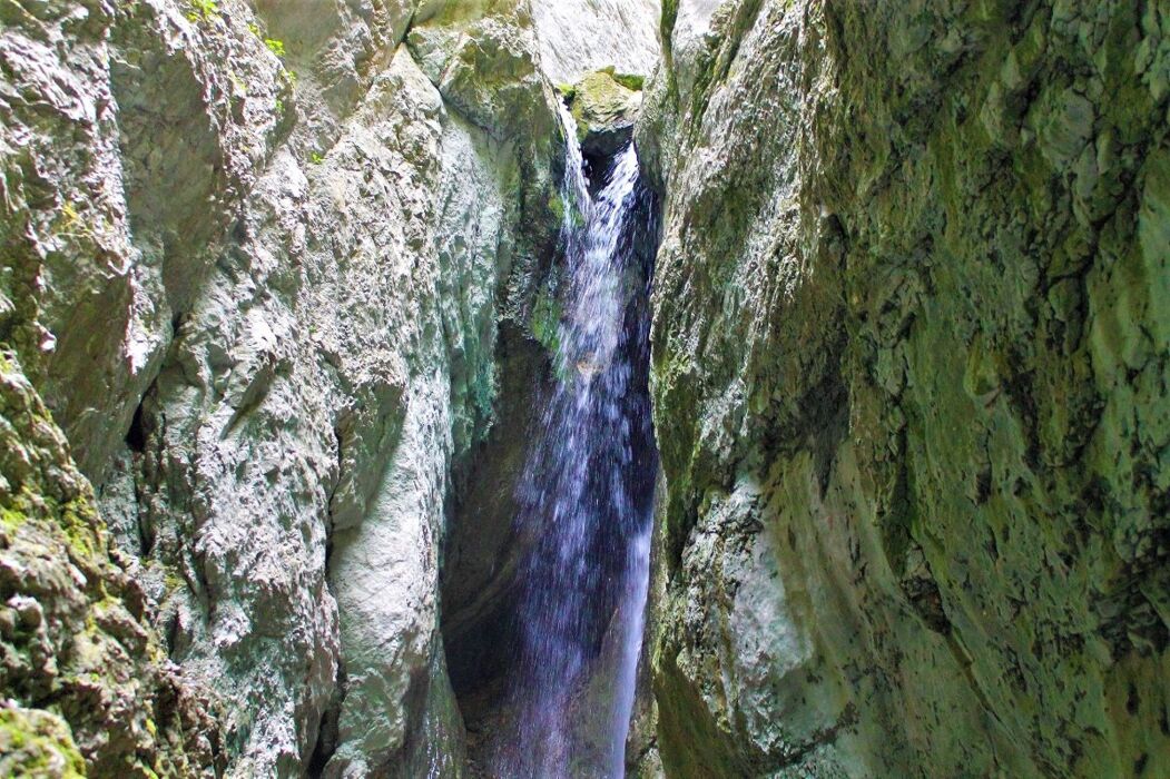 Lungo i Sentieri della Valle dei Tre Santi, uno Scrigno di Tesori nei Sibillini Lungo i Sentieri della Valle dei Tre Santi, uno Scrigno di Tesori nei Sibillini desktop picture