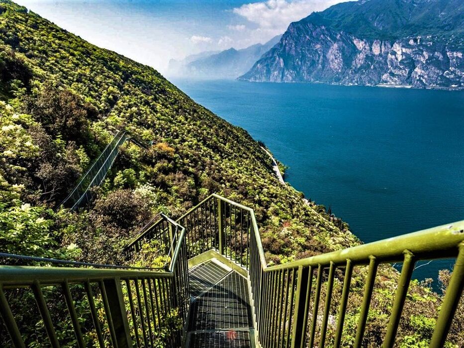 L'affascinante Scalinata Panoramica di Busatte-Tempesta L'affascinante Scalinata Panoramica di Busatte-Tempesta desktop picture