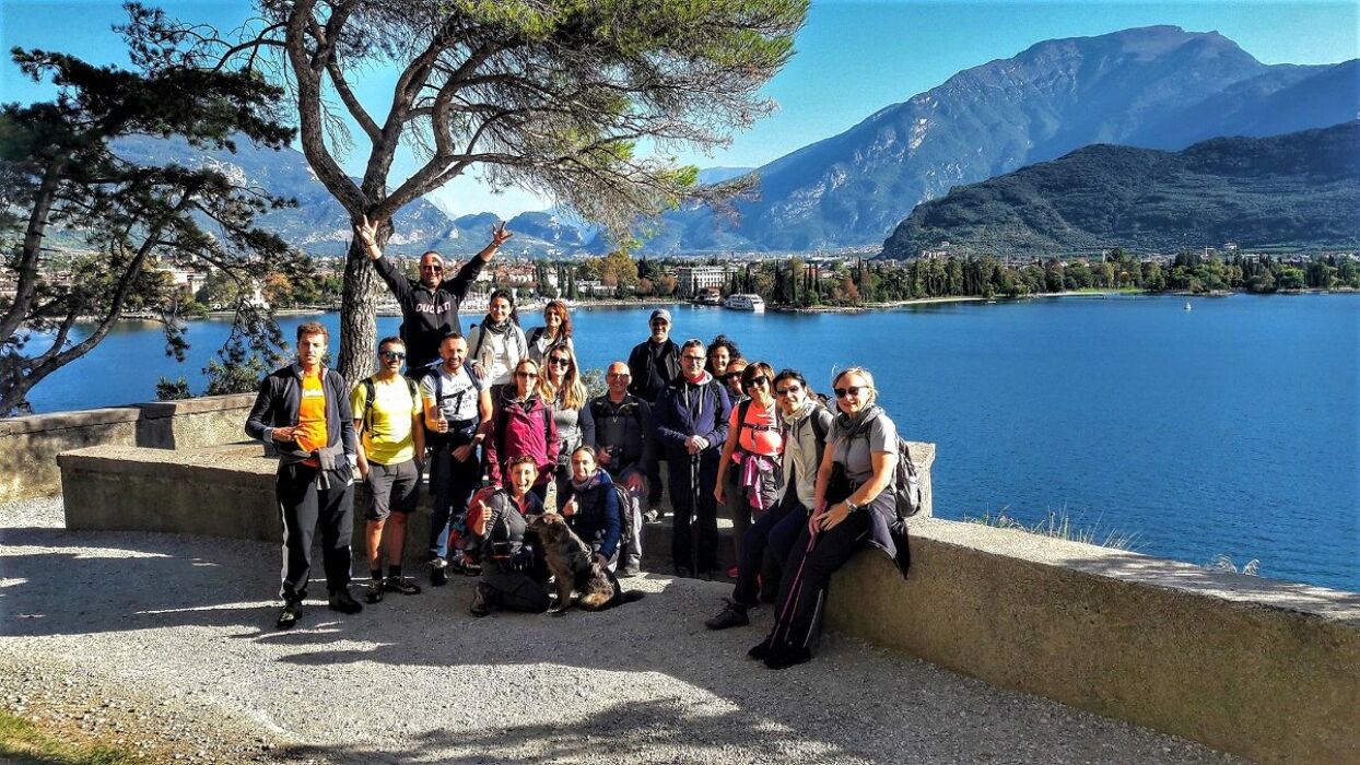 Camminata lungo la spettacolare Strada del Ponale Camminata lungo la spettacolare Strada del Ponale desktop picture