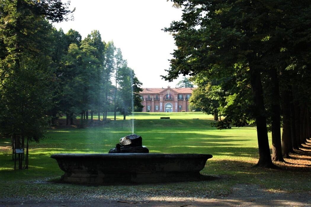 Il Parco la Mandria: Percorso tra Storia e Natura al Cospetto del Re Il Parco la Mandria: Percorso tra Storia e Natura al Cospetto del Re desktop picture