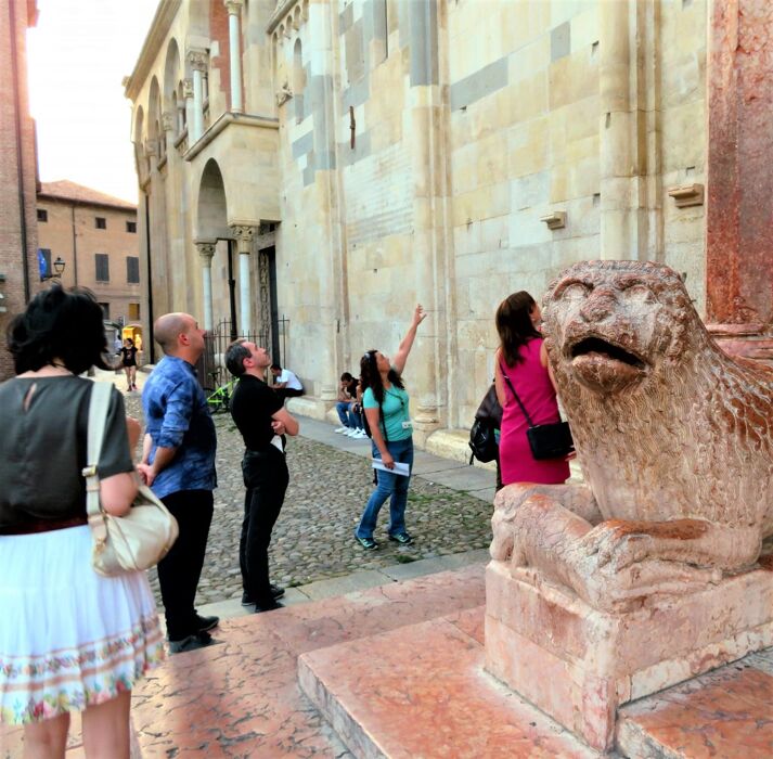 Passeggiata Serale a Modena, la Città Estense d’Acqua e di Pietra Passeggiata Serale a Modena, la Città Estense d’Acqua e di Pietra desktop picture