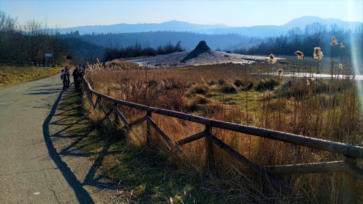 Trekking Serale alle Salse di Nirano: I Vulcani del Modenese Trekking Serale alle Salse di Nirano: I Vulcani del Modenese desktop picture