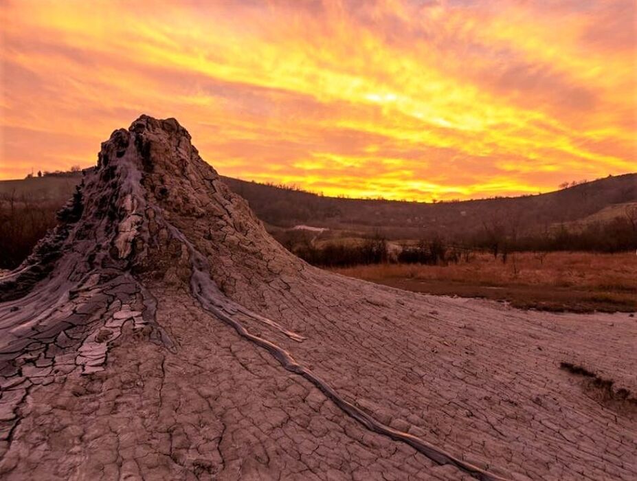 Trekking Serale alle Salse di Nirano: I Vulcani del Modenese Trekking Serale alle Salse di Nirano: I Vulcani del Modenese desktop picture
