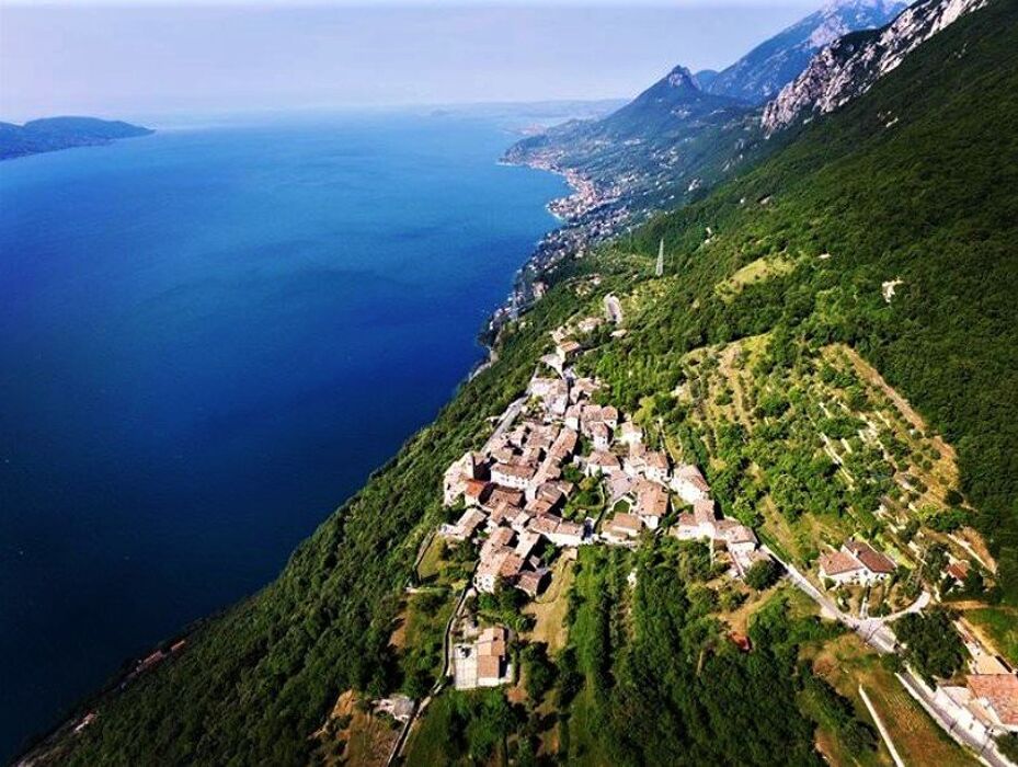 Sentieri sulla Riviera Gardesana, tra Borgate e Scorci Mozzafiato - POMERIGGIO Sentieri sulla Riviera Gardesana, tra Borgate e Scorci Mozzafiato - POMERIGGIO desktop picture