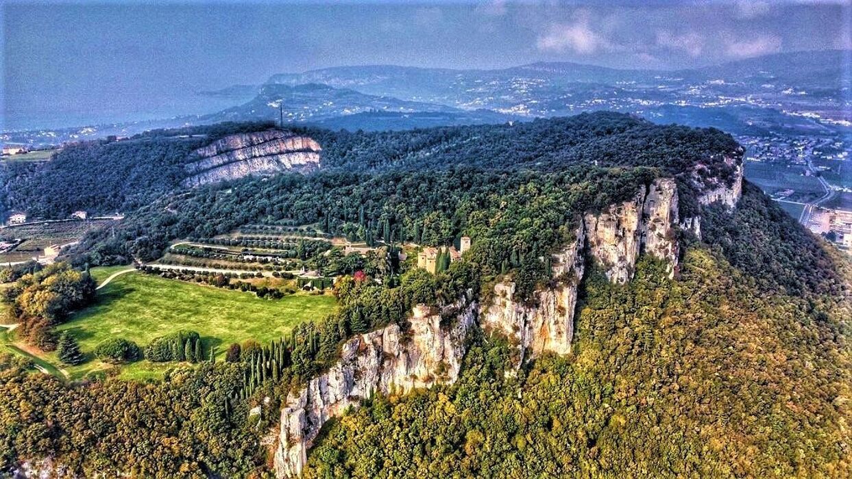 Giro ad anello del Monte Moscal, degustazione vini e visita parco villa storica Giro ad anello del Monte Moscal, degustazione vini e visita parco villa storica desktop picture