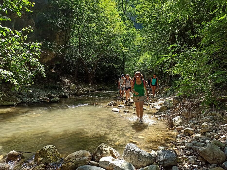 Una Dolce Escursione nella Valle del Rio Cavallo Una Dolce Escursione nella Valle del Rio Cavallo desktop picture