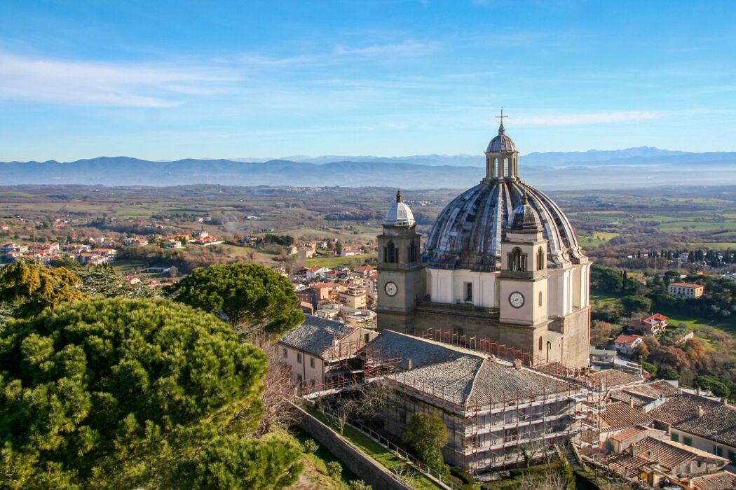Tour di Montefiascone: Borgo Medievale sul Lago di Bolsena Tour di Montefiascone: Borgo Medievale sul Lago di Bolsena desktop picture