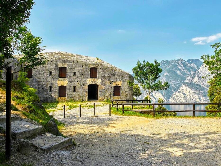 Yoga e Passeggiata panoramica tra i Forti del Monte Brione Yoga e Passeggiata panoramica tra i Forti del Monte Brione desktop picture